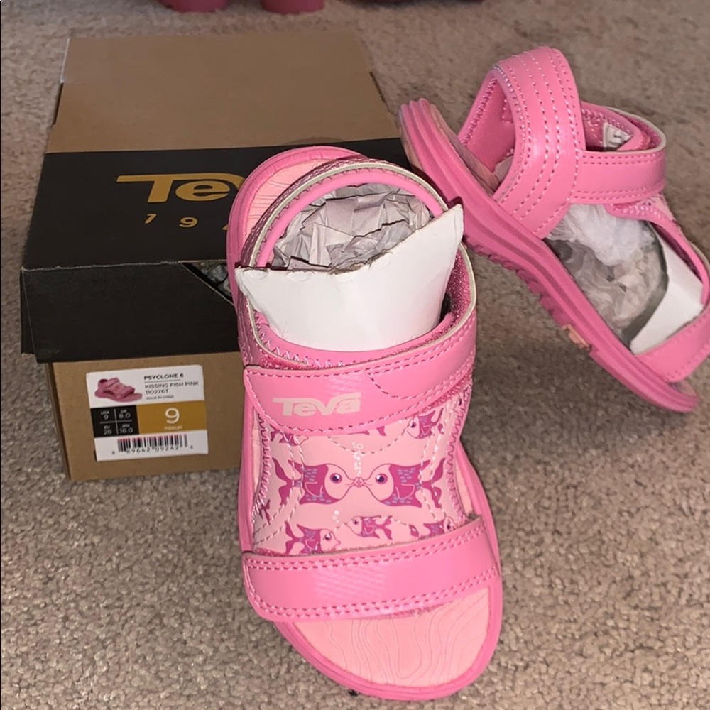 Teva Girls Sandals - never worn!